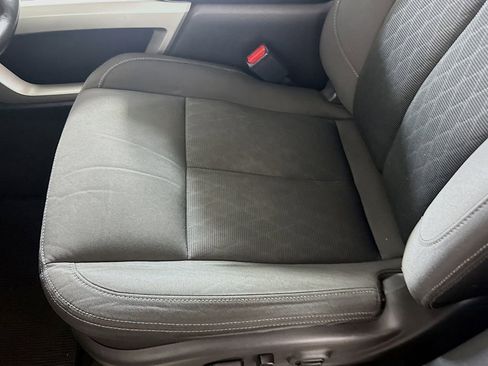 Used 2018 Nissan Titan SV w/ SV Convenience Package image 19