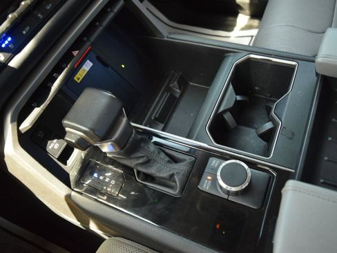 Used 2022 Toyota Tundra Limited w/ Power Package RWD image 40