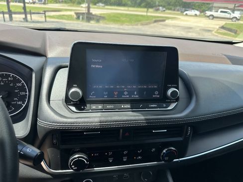 Used 2021 Nissan Rogue S FWD image 12