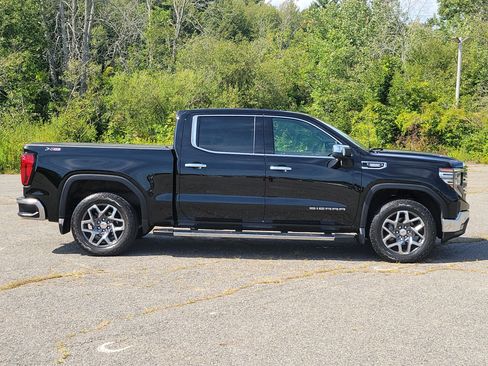 Used 2023 GMC Sierra 1500 SLT w/ SLT Premium Plus Package AWD/4WD image 4