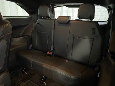 Used 2025 Toyota Sienna XSE w/ XSE Plus Package image 12