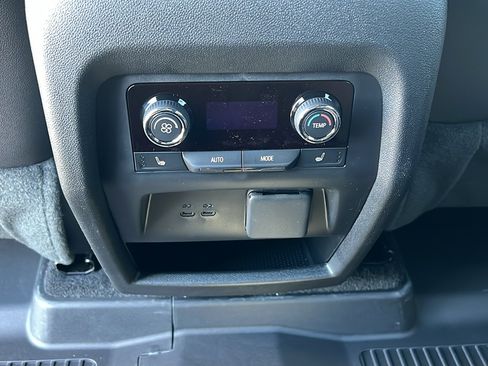 New 2026 Chevrolet Traverse High Country image 17