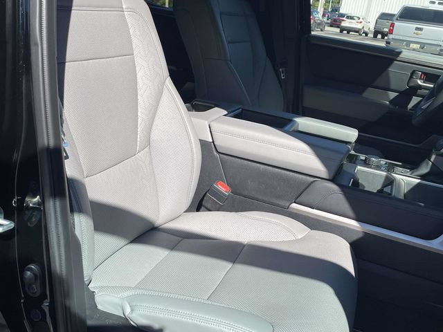 Used 2025 Toyota Tundra Limited AWD/4WD image 17
