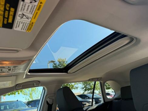 Used 2021 Toyota RAV4 XLE w/ Convenience Package FWD image 25