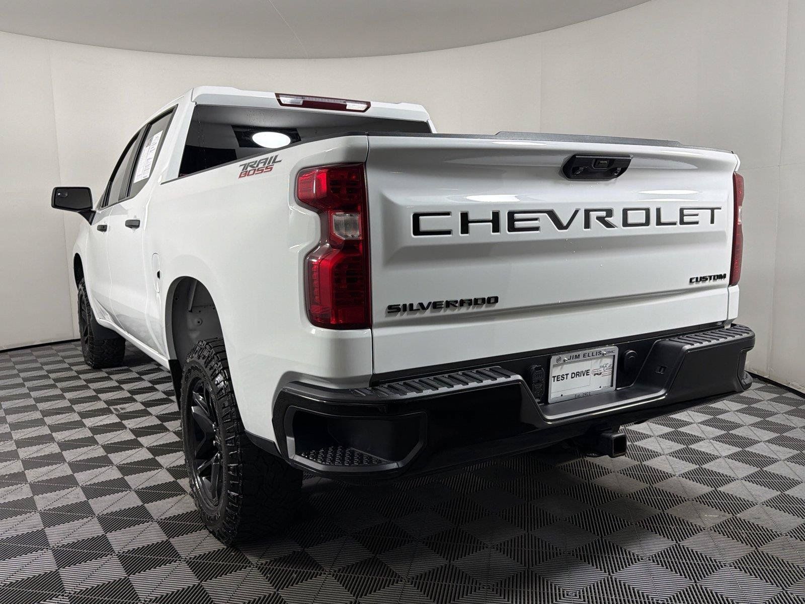 Used 2023 Chevrolet Silverado 1500 Custom Trail Boss w/ LPO, Dark Essentials Package AWD/4WD image 4