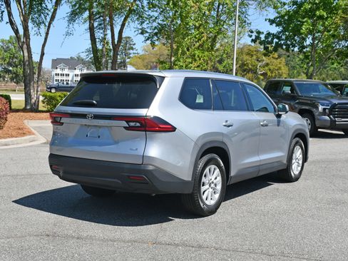 Used 2025 Toyota Grand Highlander AWD image 4