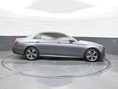 Used 2019 Mercedes-Benz E 300 4MATIC image 9