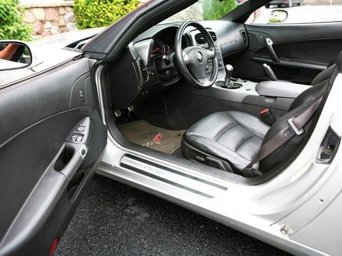 Used 2007 Chevrolet Corvette Coupe w/ Performance Package RWD image 18