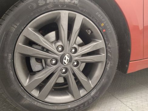 Used 2017 Hyundai Elantra SE image 31