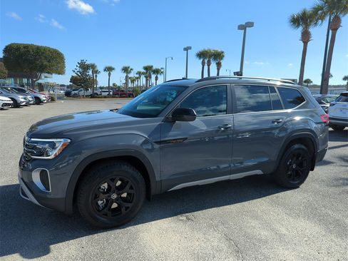 New 2026 Volkswagen Atlas Peak Edition image 13