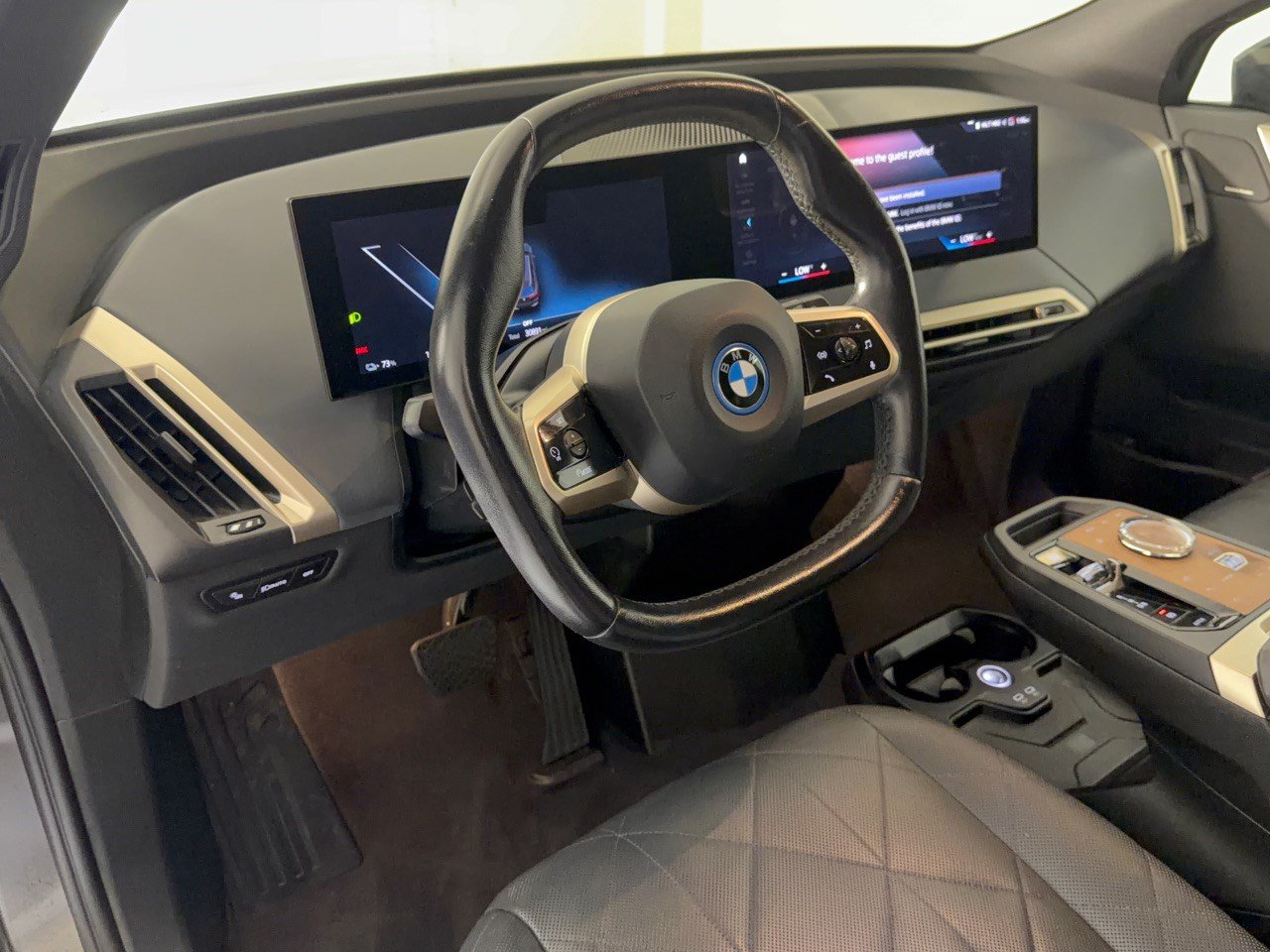 Certified 2023 BMW iX xDrive50 w/ Premium Package AWD/4WD image 4