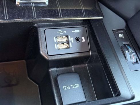 Used 2023 Lexus GX 460 Premium w/ Premium Package image 24