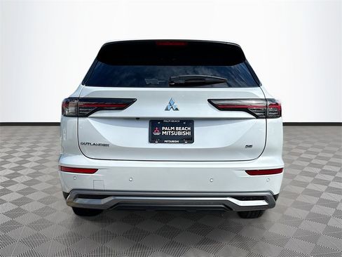 New 2025 Mitsubishi Outlander SE image 6