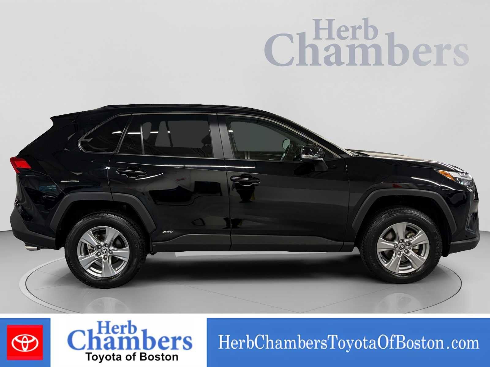 Used 2025 Toyota RAV4 XLE w/ Convenience Package AWD/4WD image 12
