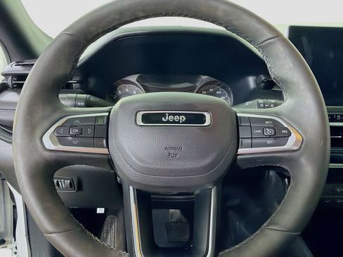 Used 2025 Jeep Compass Latitude w/ Altitude Special Edition image 14