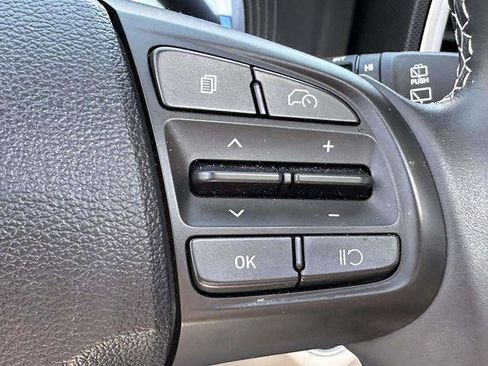 Certified 2025 Hyundai Venue SEL FWD image 23