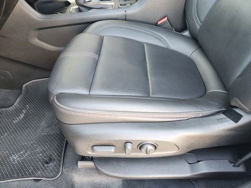 Used 2023 Chevrolet Traverse RS image 26