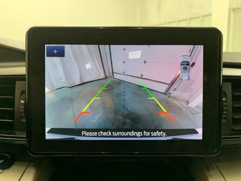 Used 2022 Ford Explorer XLT image 7