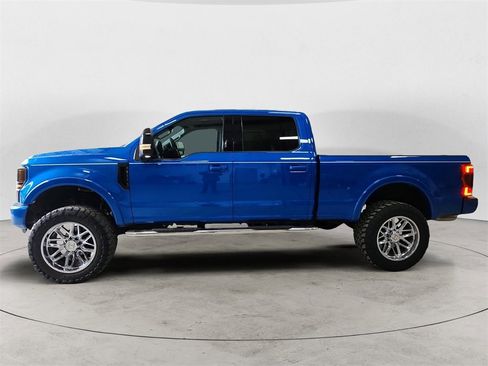 Used 2021 Ford F350 Lariat image 2
