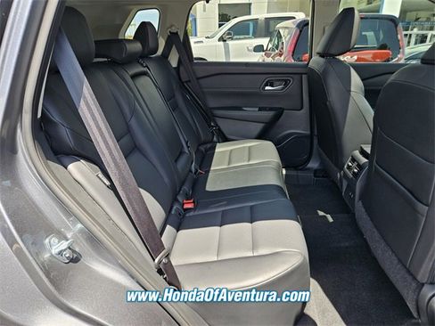 Used 2024 Nissan Rogue SV w/ SV Premium Package image 12