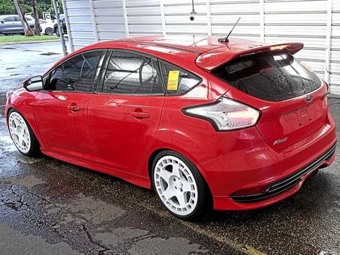 Used 2016 Ford Focus ST FWD image 3