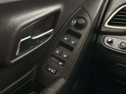 Used 2019 Chevrolet Trax LT w/ LT Convenience Package FWD image 15