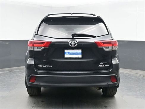Used 2019 Toyota Highlander XLE image 15