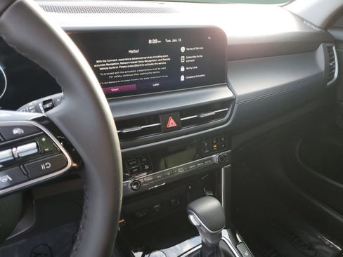 Certified 2025 Kia Seltos EX w/ EX Sunroof Package image 28