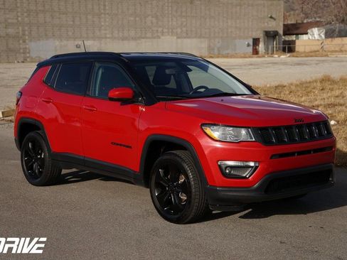 Used 2020 Jeep Compass Latitude image 2