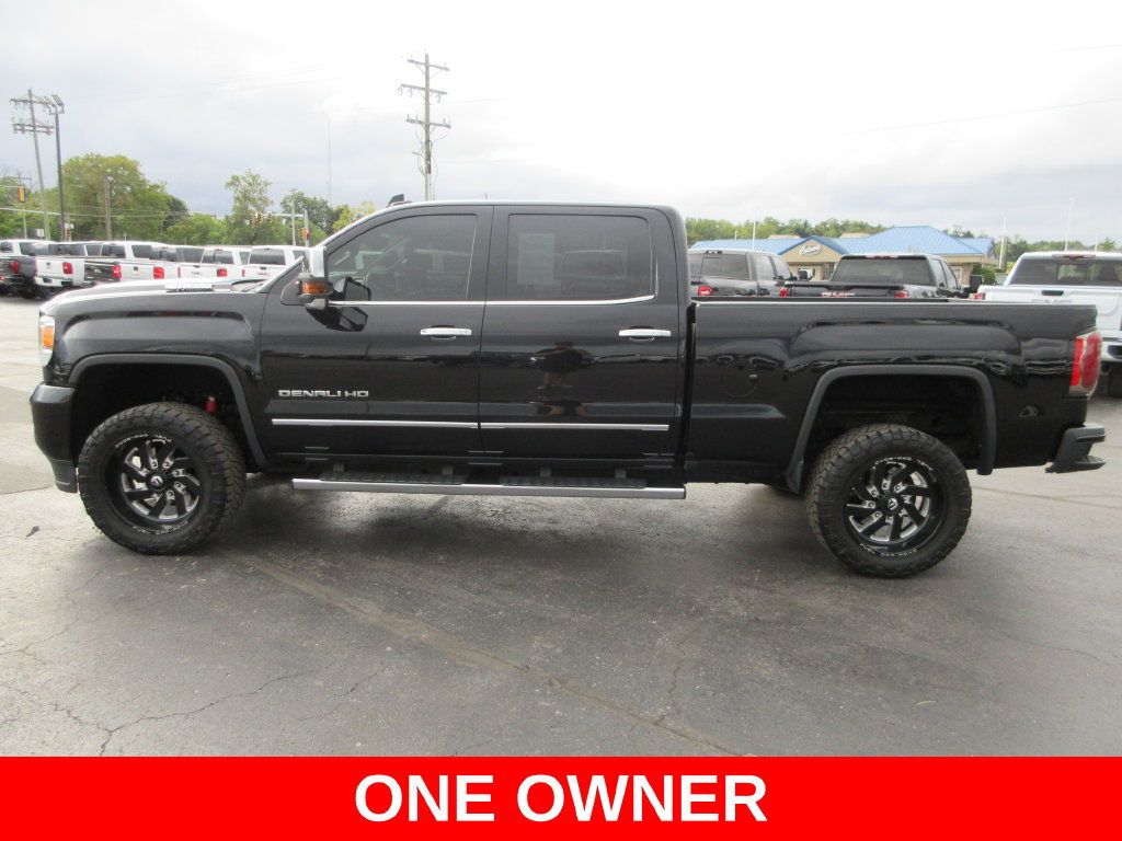 Used 2019 GMC Sierra 2500 Denali w/ Duramax Plus Package AWD/4WD image 10