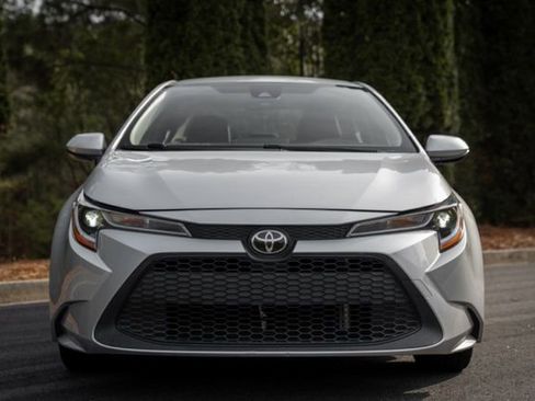 Used 2021 Toyota Corolla LE image 10