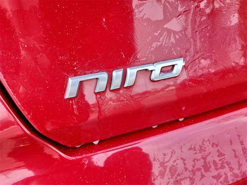 Used 2018 Kia Niro LX image 11