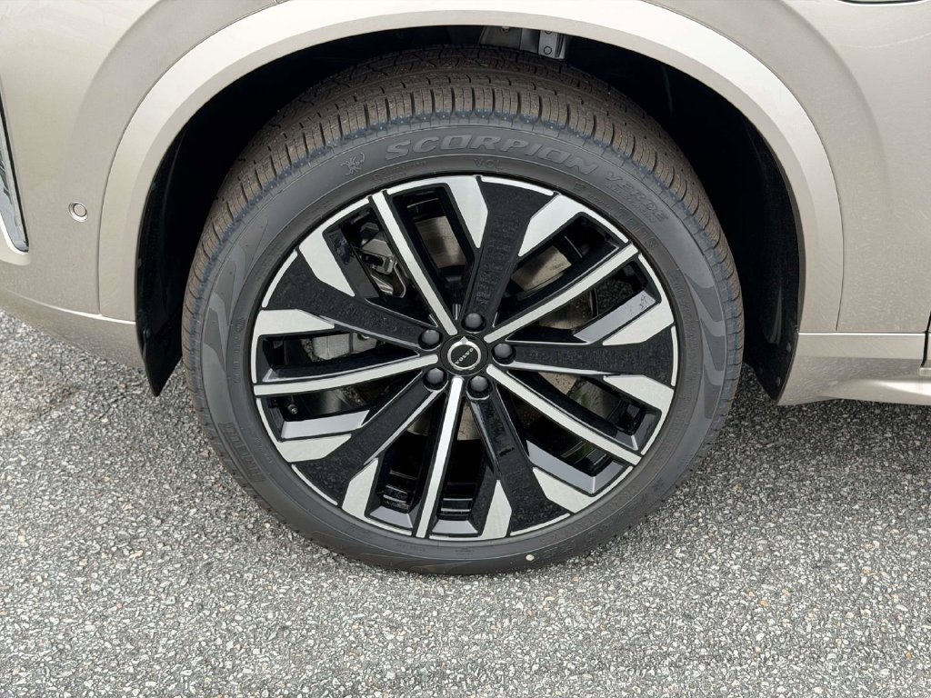 New 2026 Volvo XC90 T8 Plus w/ Protection Package AWD/4WD image 24