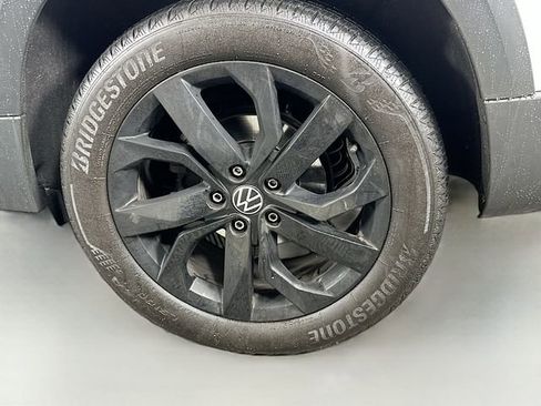 Used 2022 Volkswagen Taos SE image 28