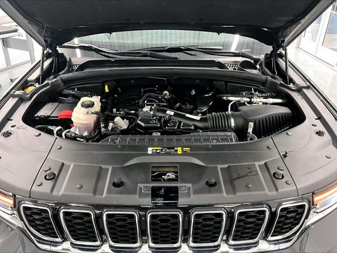 Used 2024 Jeep Grand Cherokee Limited AWD/4WD image 28