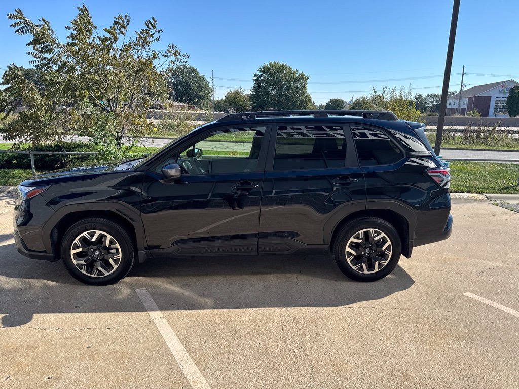 Used 2025 Subaru Forester Premium w/ Convenience Package #1 AWD/4WD image 4