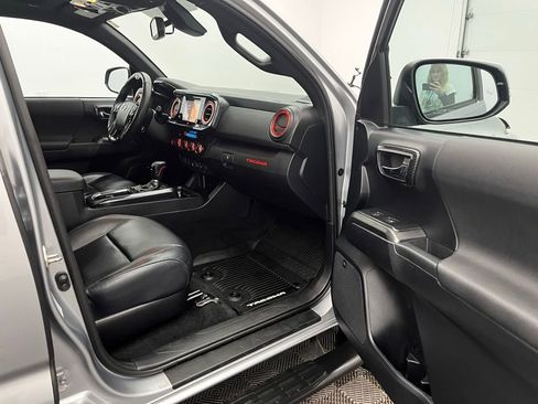 Used 2019 Toyota Tacoma TRD Off-Road AWD/4WD image 36