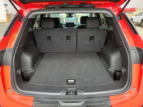 Used 2025 Chevrolet Blazer LT FWD image 12