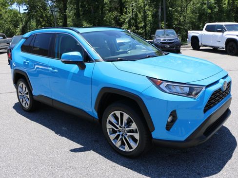 Used 2020 Toyota RAV4 XLE Premium FWD image 10