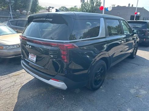 Used 2026 Kia Carnival FWD image 4