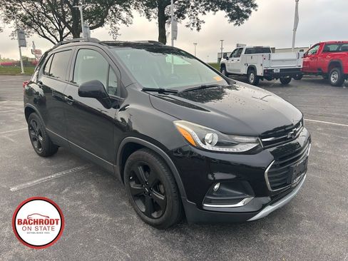 Used 2018 Chevrolet Trax Premier w/ Midnight Edition FWD image 3