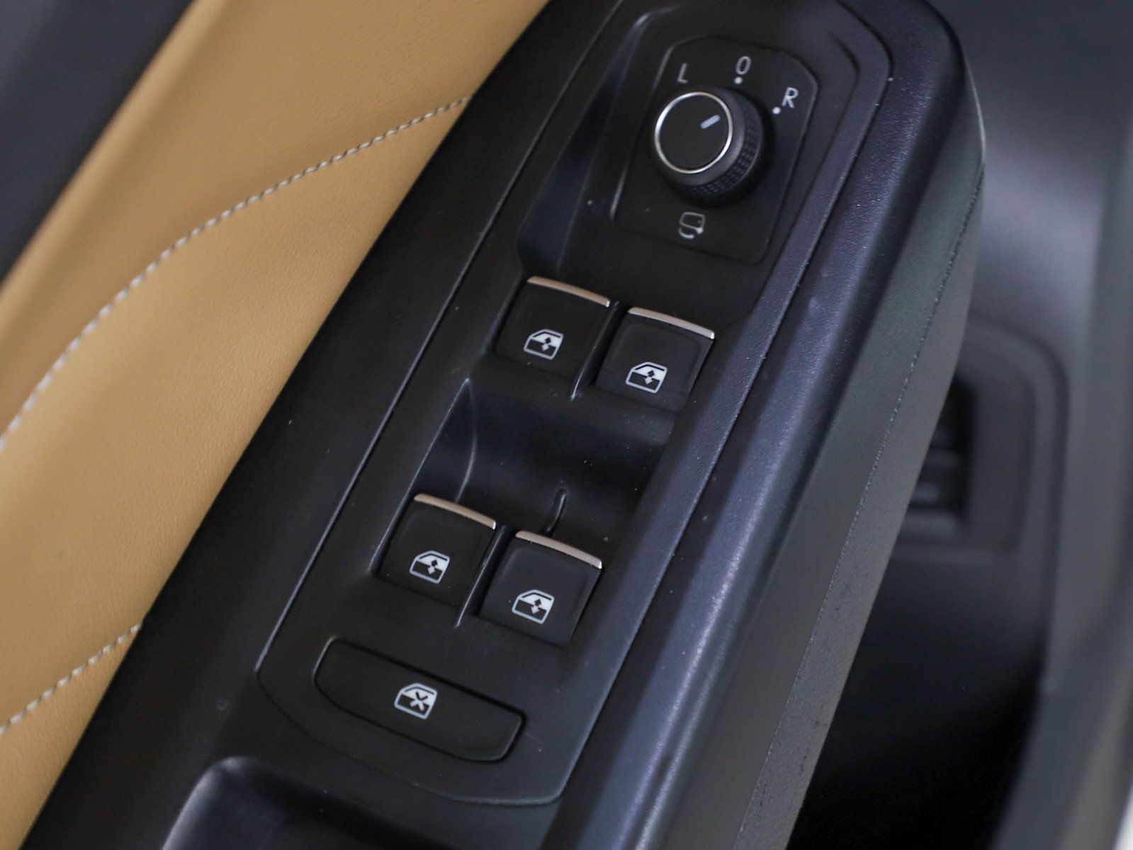 Used 2021 Volkswagen Atlas Cross Sport SEL Premium AWD/4WD image 19