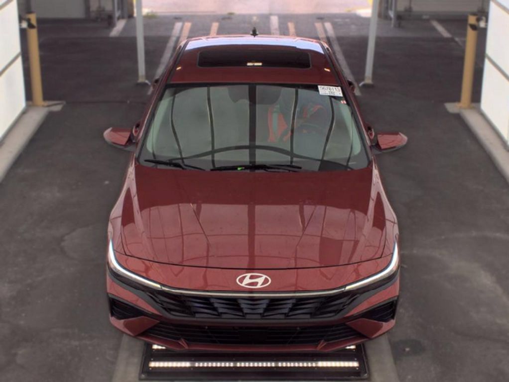 Used 2024 Hyundai Elantra Limited FWD image 3