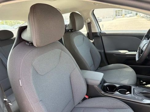 Used 2025 Kia K4 FWD image 16