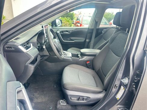 Used 2025 Toyota RAV4 XLE image 27