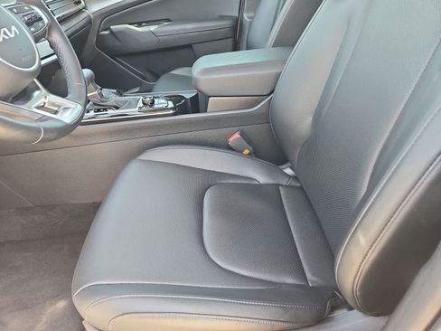 Used 2025 Kia Sportage EX FWD image 15