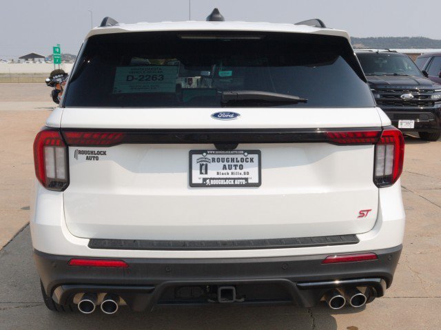 Used 2025 Ford Explorer ST AWD/4WD image 4
