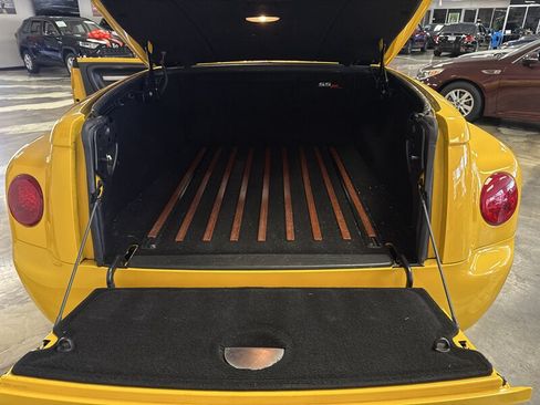 Used 2004 Chevrolet SSR w/ Preferred Equipment Group RWD image 31