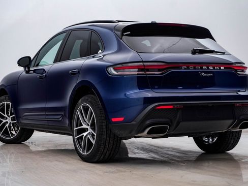 Certified 2025 Porsche Macan image 3