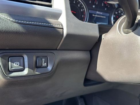 Used 2023 GMC Acadia SLT image 18